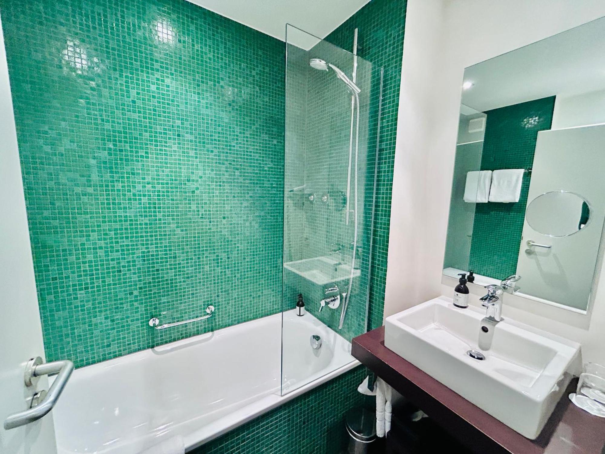 Twin Room,1642312336:JPEG